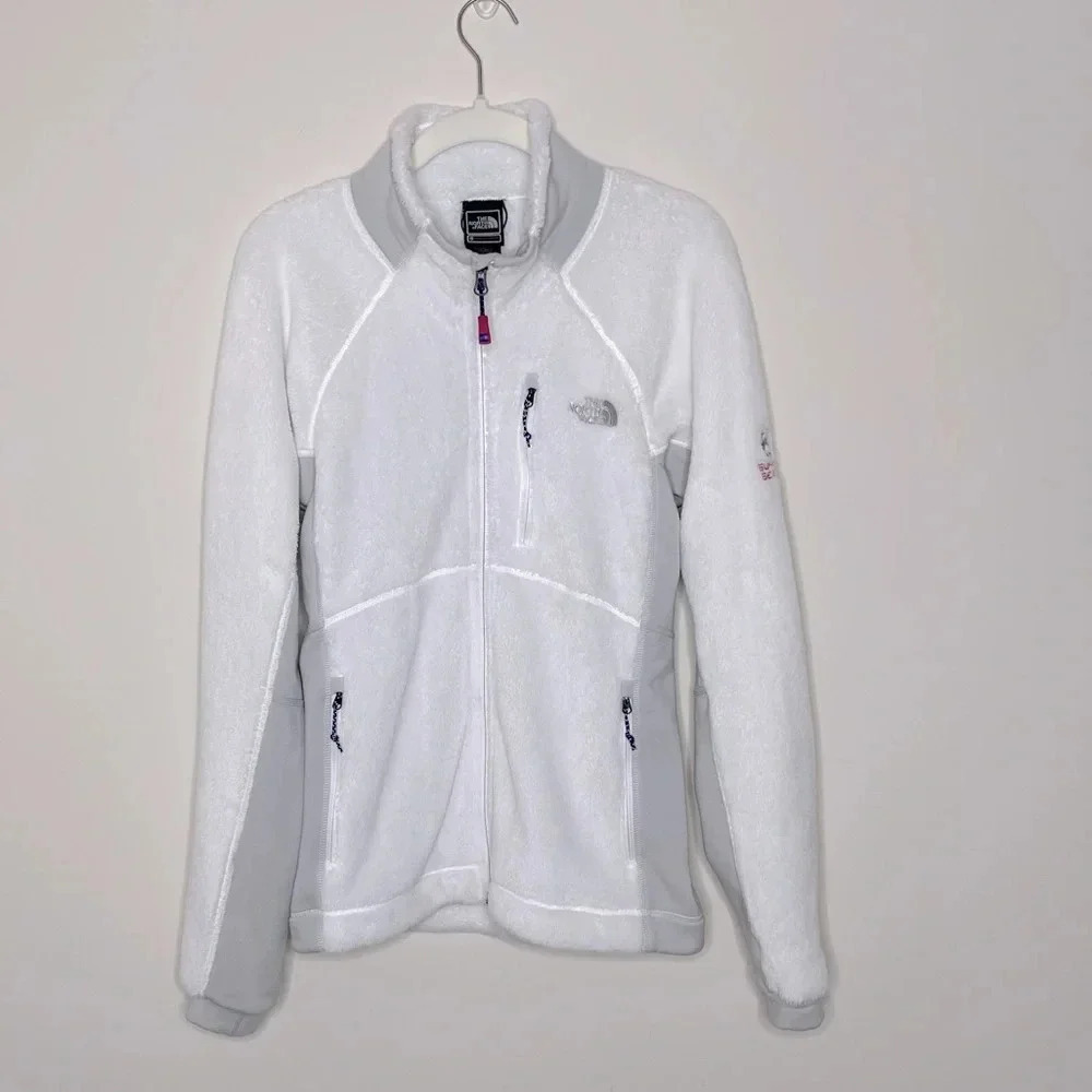 The North Face Women’s Polartec Full Zip Fleece Jacket in Bright White outdoors